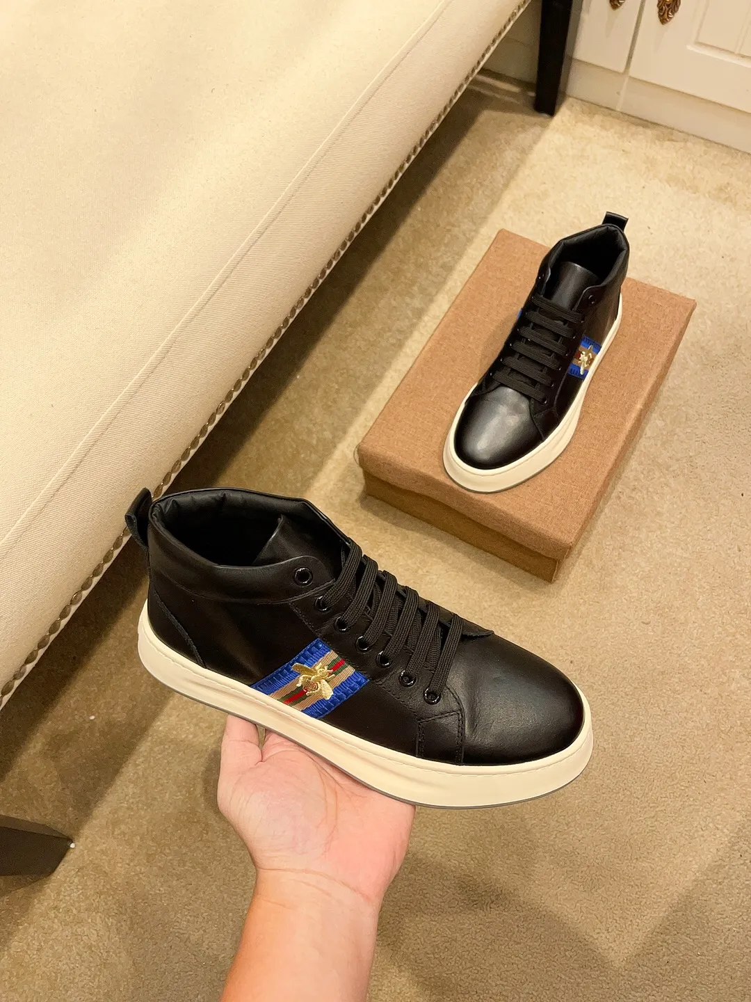 Factory price 440 [Gucci] Gucci's latest high-top casual Korean-style men's shoes, brand new autumn and winter design, perfect workmanship, cabinet quality, upper: cowhide material, leather lining; soft and comfortable, rubber outsole ultra-light, wear-resistant, simple, versatile fashion men's shoes, color optional, size 38--44